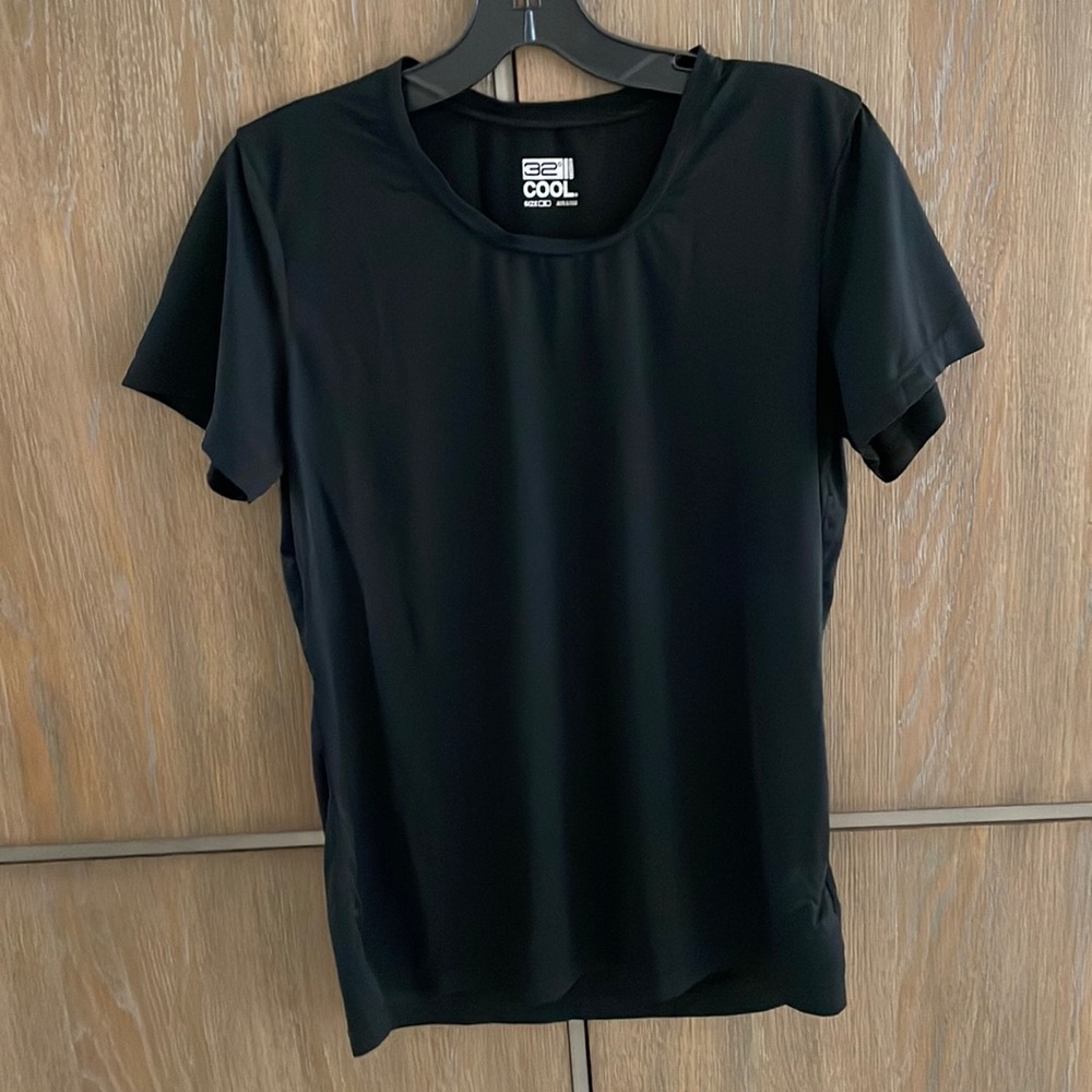 Lightweight short sleeve, quick dry top size medium